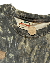 Load image into Gallery viewer, 00s Mossy Oak Camo pocket Tee
